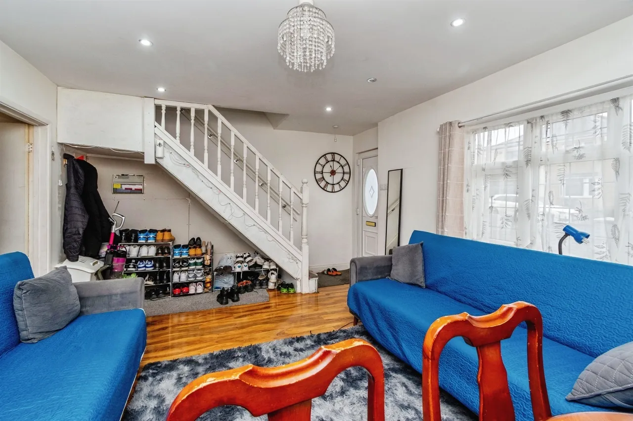 Rosemary Avenue, Bilston, WV14, photo 2
