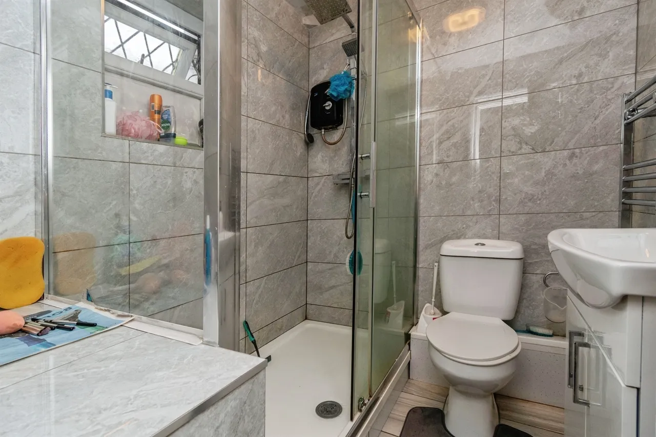 Rosemary Avenue, Bilston, WV14, photo 9