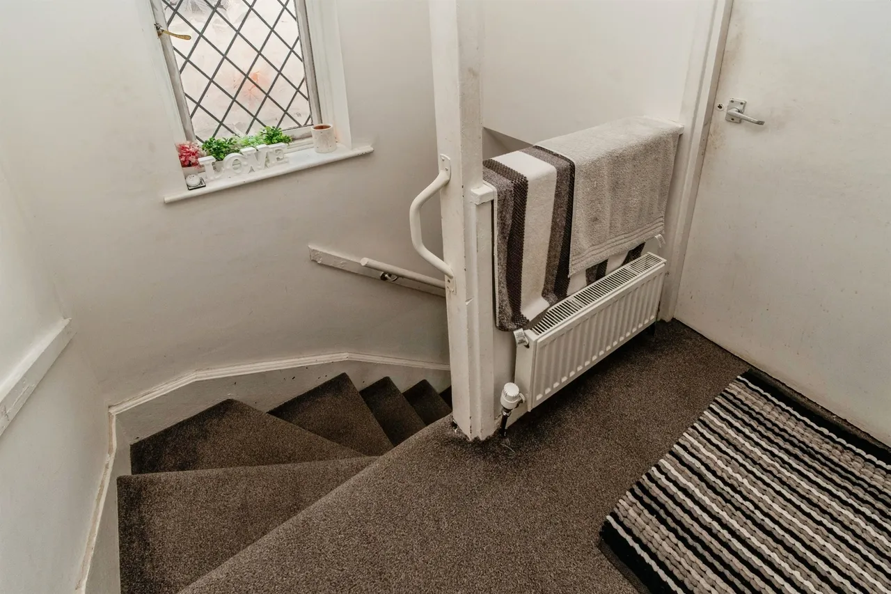 Rosemary Avenue, Bilston, WV14, photo 8