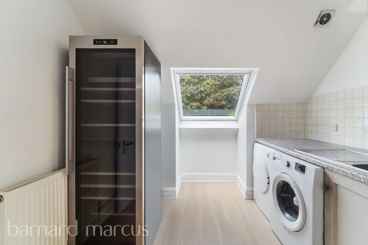 St. Monicas Road, Kingswood, KT20, photo 12