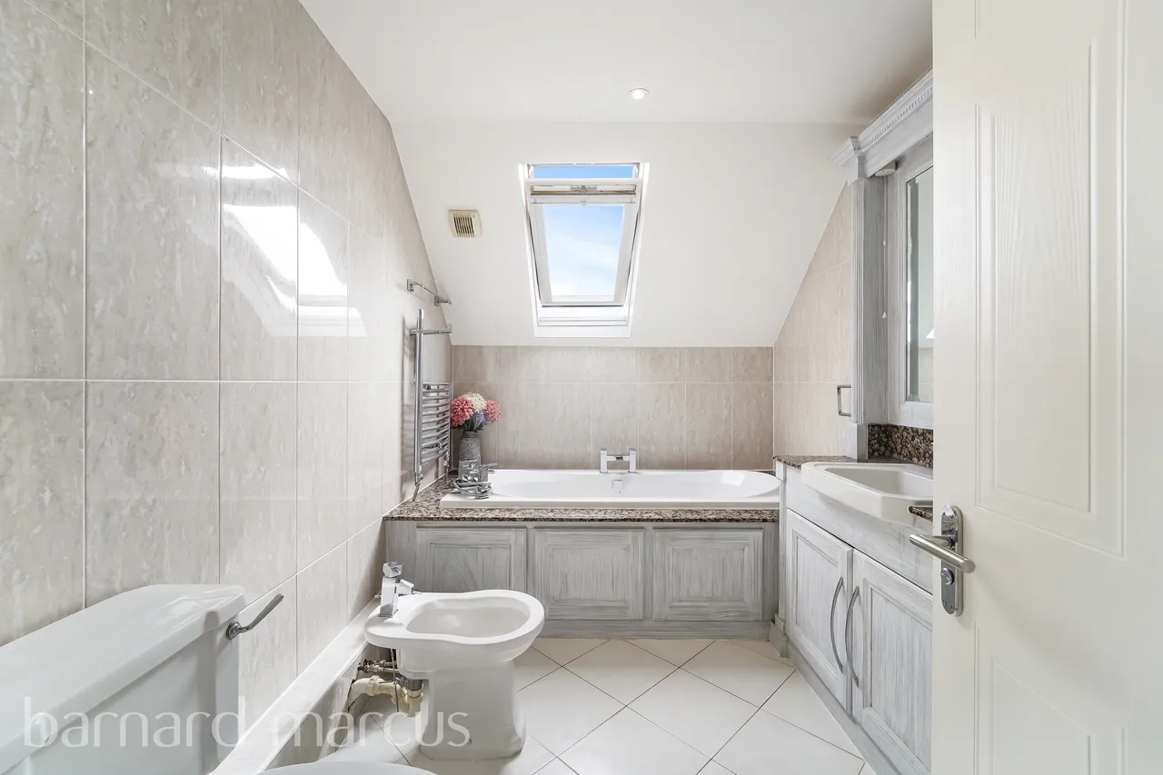 St. Monicas Road, Kingswood, KT20, photo 11