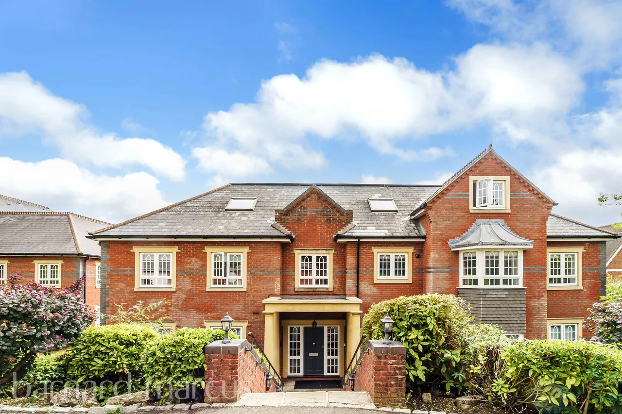 St. Monicas Road, Kingswood, KT20, photo 15