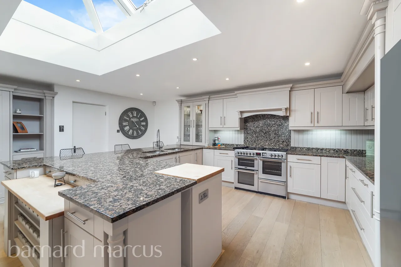 St. Monicas Road, Kingswood, KT20, photo 2