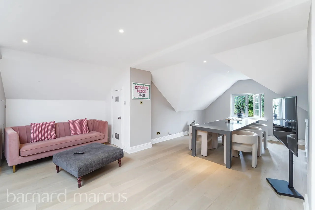 St. Monicas Road, Kingswood, KT20, photo 4