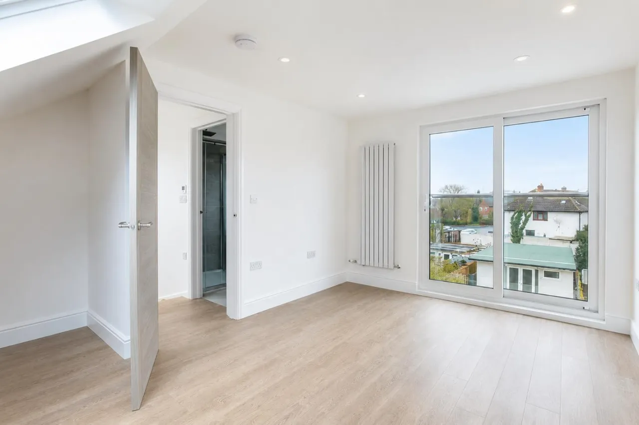 End Terrace, Feltham, TW13, photo 5