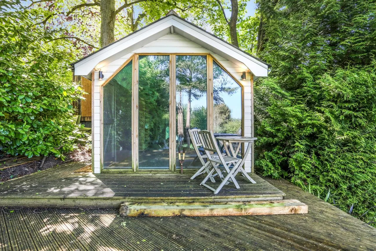 Hazelwood Lane, Chipstead, Surrey, CR5 3QZ, photo 48