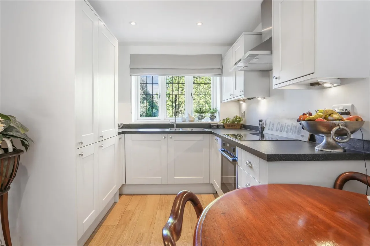 Hazelwood Lane, Chipstead, Surrey, CR5 3QZ, photo 16