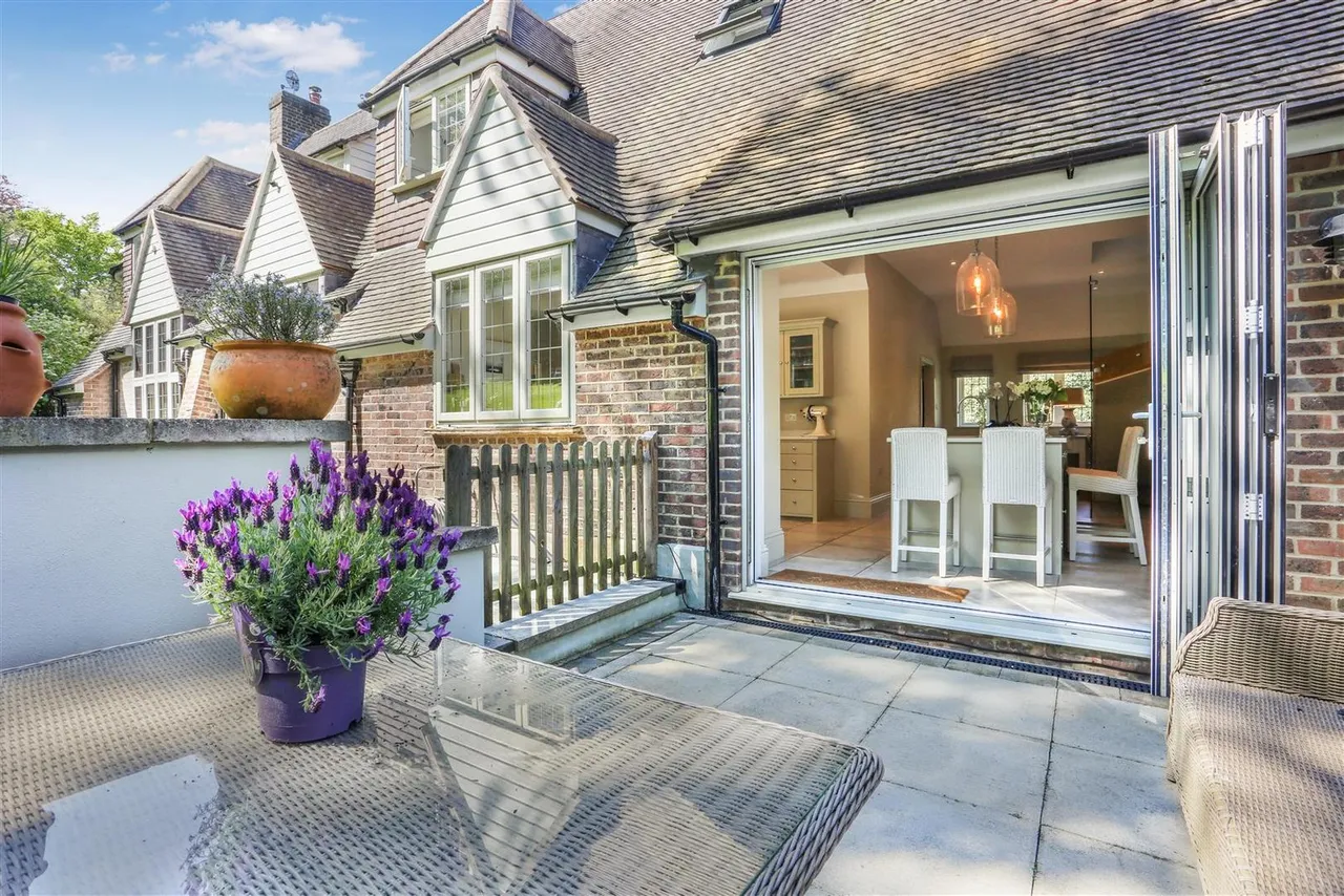 Hazelwood Lane, Chipstead, Surrey, CR5 3QZ, photo 46