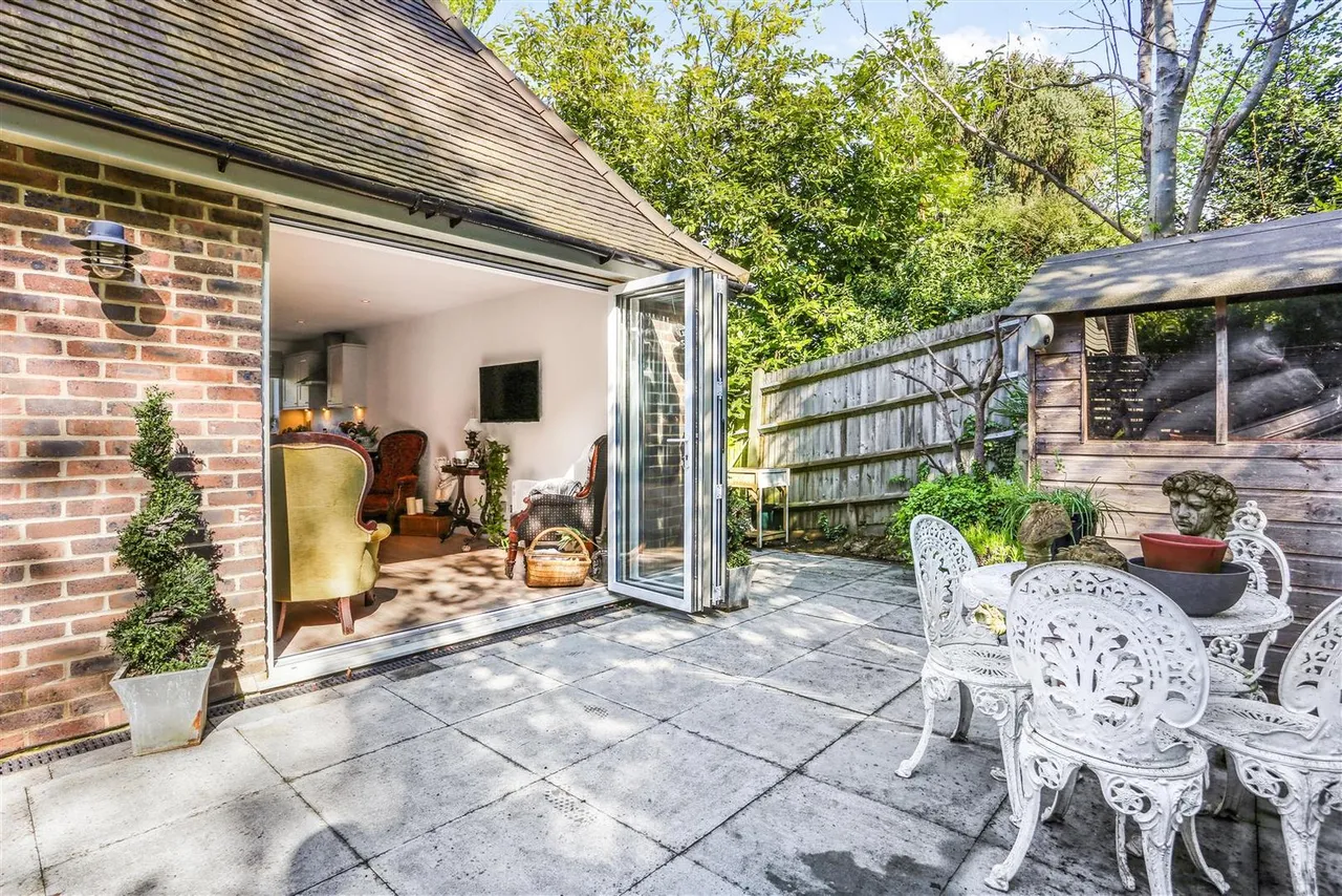 Hazelwood Lane, Chipstead, Surrey, CR5 3QZ, photo 47