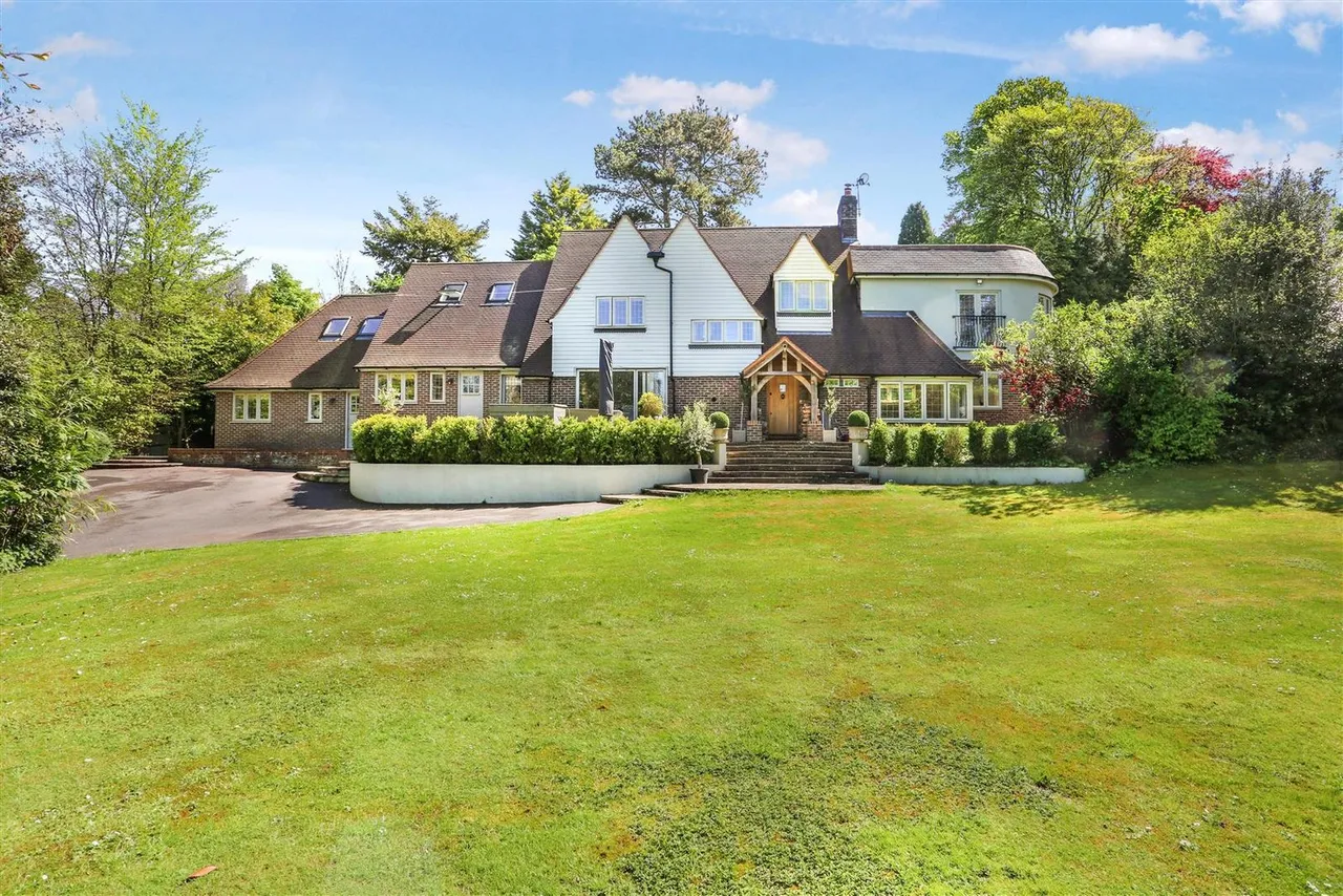 5 bed house for sale — Hazelwood Lane, Chipstead, Surrey, CR5 3QZ