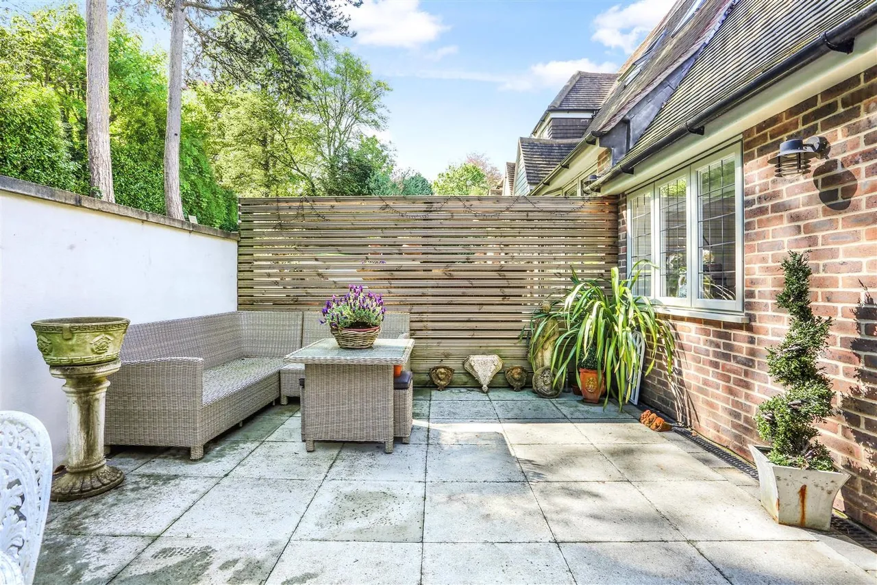 Hazelwood Lane, Chipstead, Surrey, CR5 3QZ, photo 45