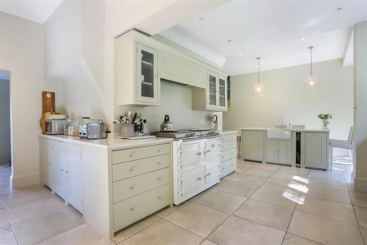 Hazelwood Lane, Chipstead, Surrey, CR5 3QZ, photo 5