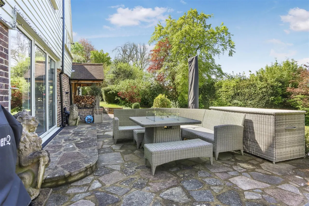 Hazelwood Lane, Chipstead, Surrey, CR5 3QZ, photo 51