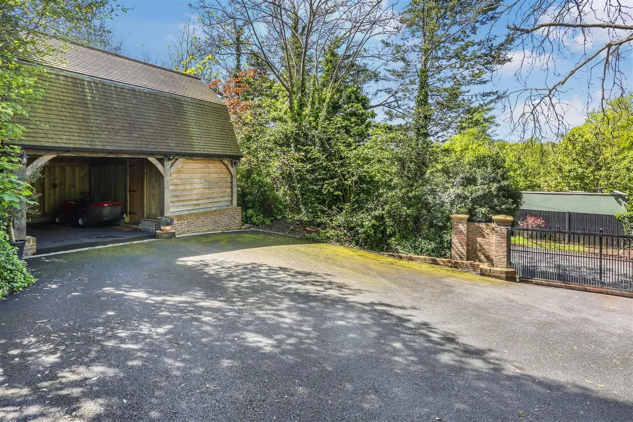 Hazelwood Lane, Chipstead, Surrey, CR5 3QZ, photo 53