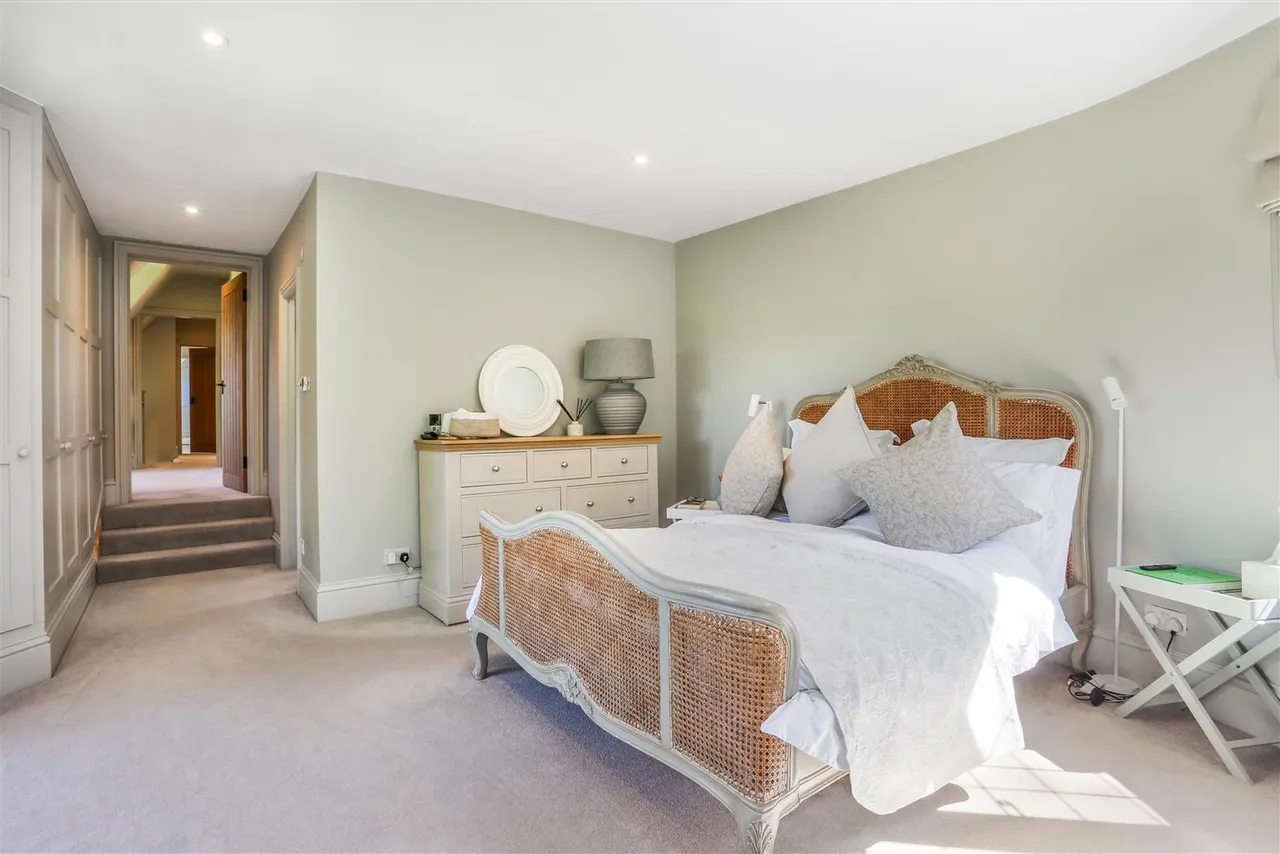 Hazelwood Lane, Chipstead, Surrey, CR5 3QZ, photo 23