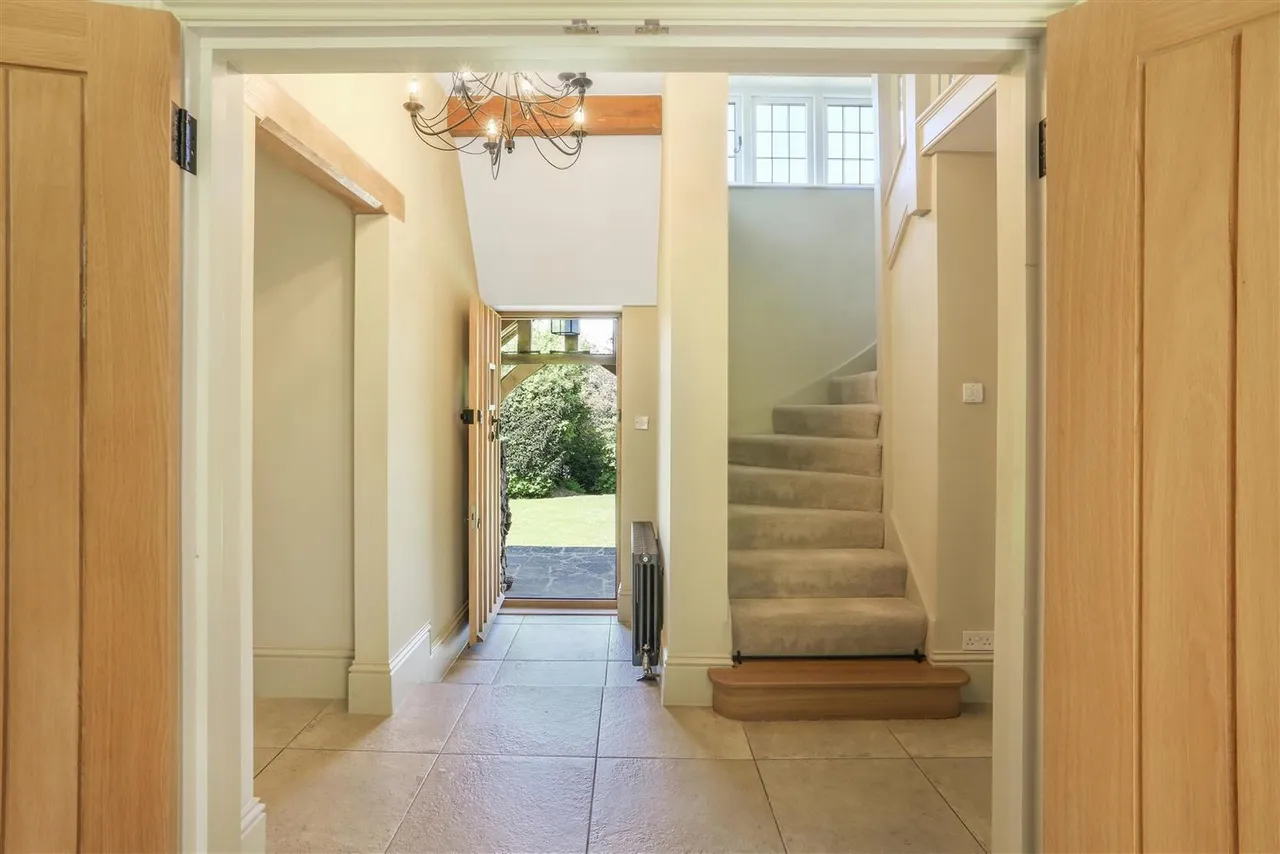 Hazelwood Lane, Chipstead, Surrey, CR5 3QZ, photo 3