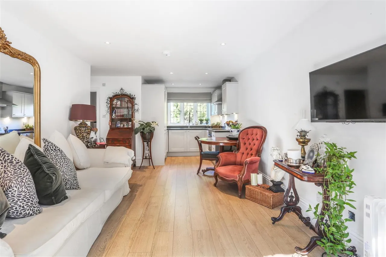 Hazelwood Lane, Chipstead, Surrey, CR5 3QZ, photo 21