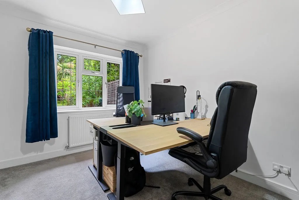 One Pin Lane, Farnham Common, SL2, photo 12