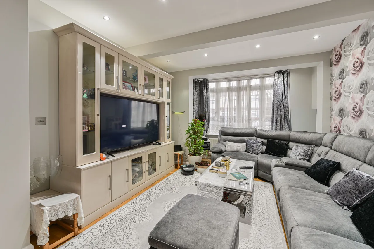 80 Glenister Park Road, London, photo 3