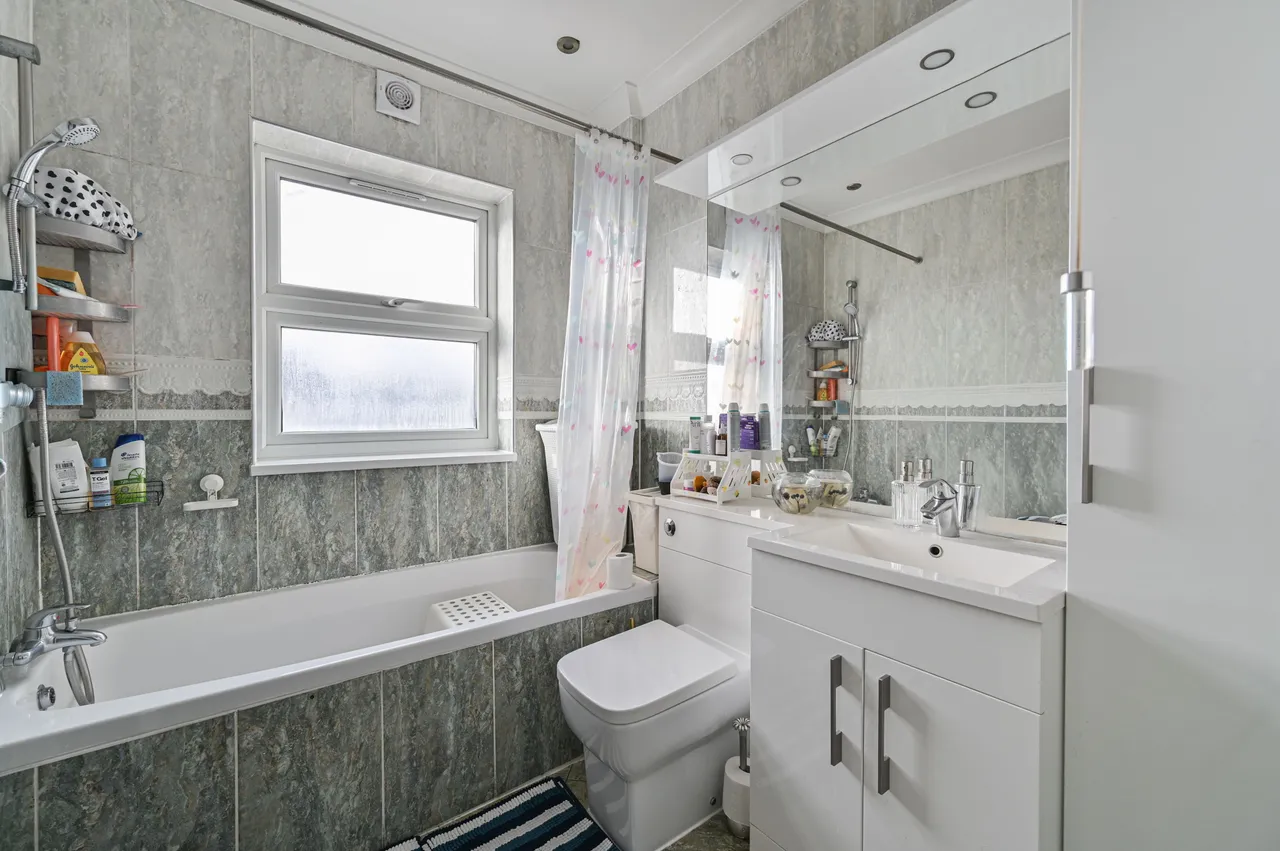 80 Glenister Park Road, London, photo 12