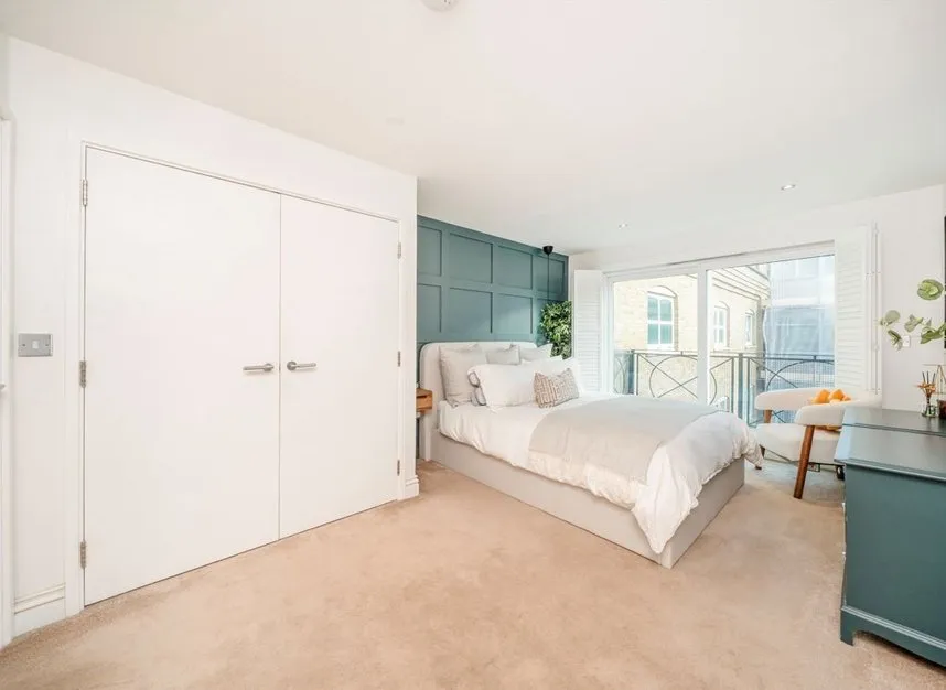 Western Gateway, E16, photo 9
