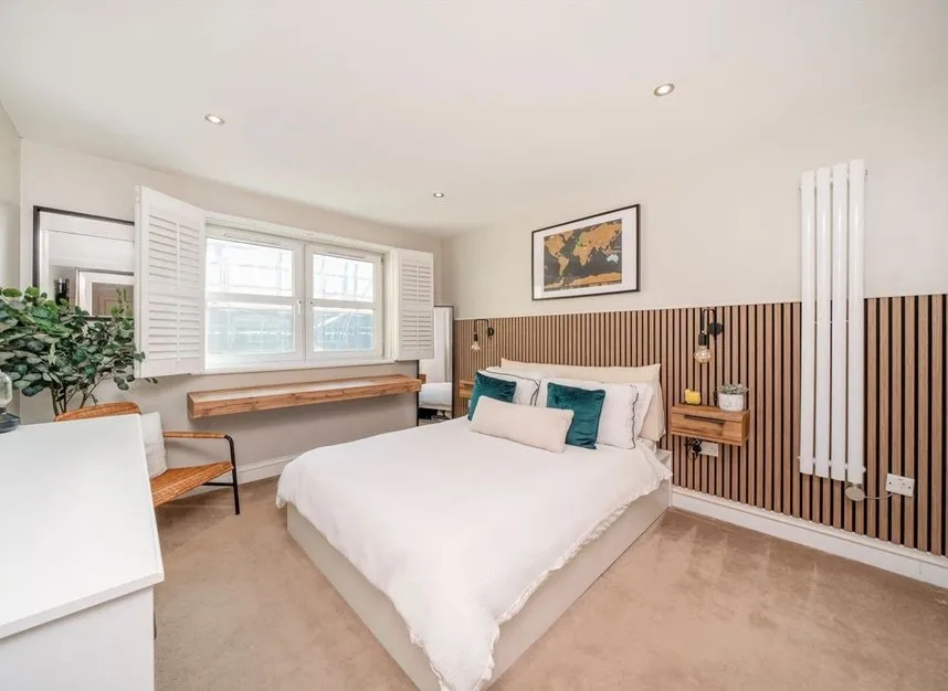 Western Gateway, E16, photo 7
