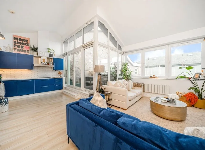 2 bed flat for sale, Western Gateway, E16
