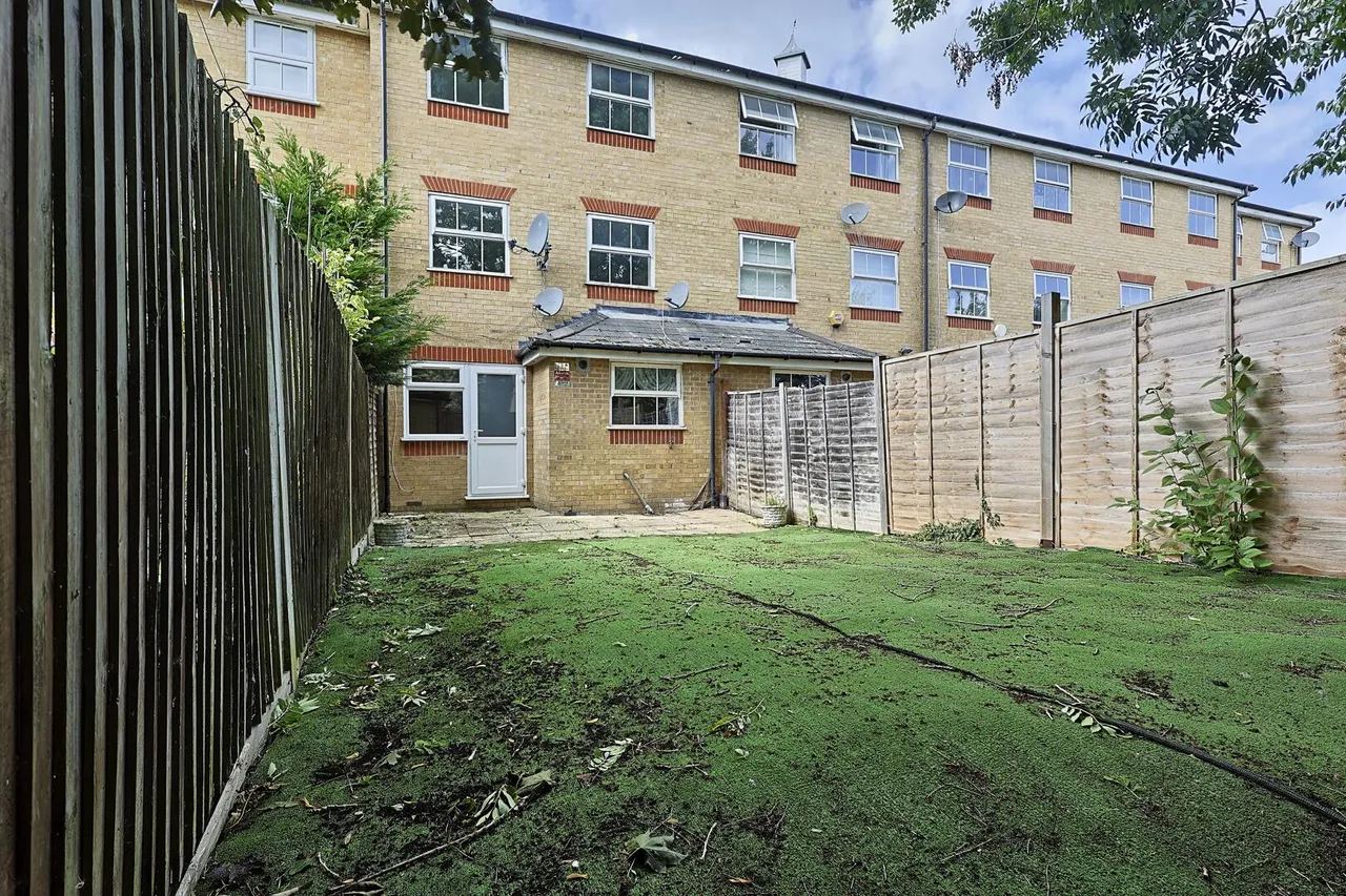 Harston Drive, Enfield, EN3, photo 27