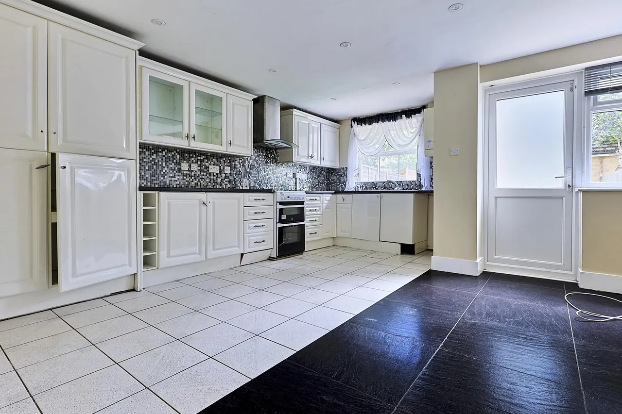Harston Drive, Enfield, EN3, photo 22
