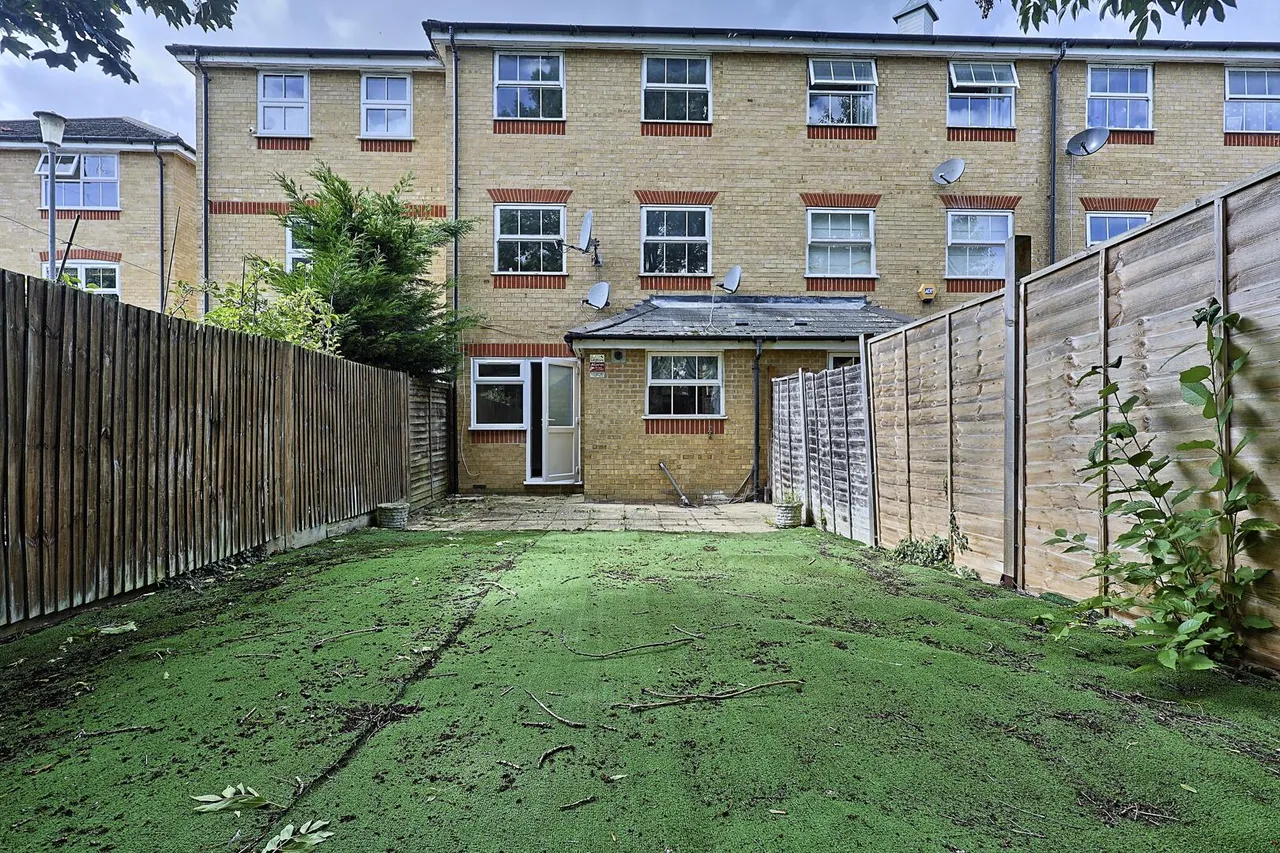 Harston Drive, Enfield, EN3, photo 28