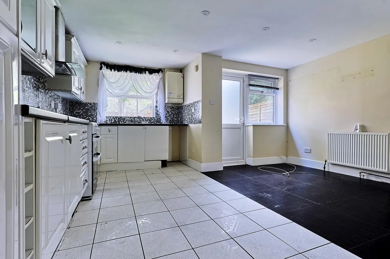 Harston Drive, Enfield, EN3, photo 23
