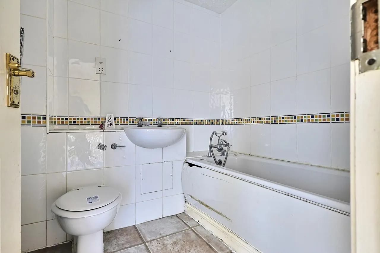 Harston Drive, Enfield, EN3, photo 10