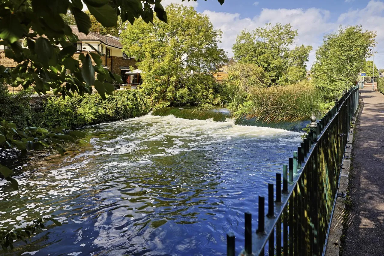 Harston Drive, Enfield, EN3, photo 3