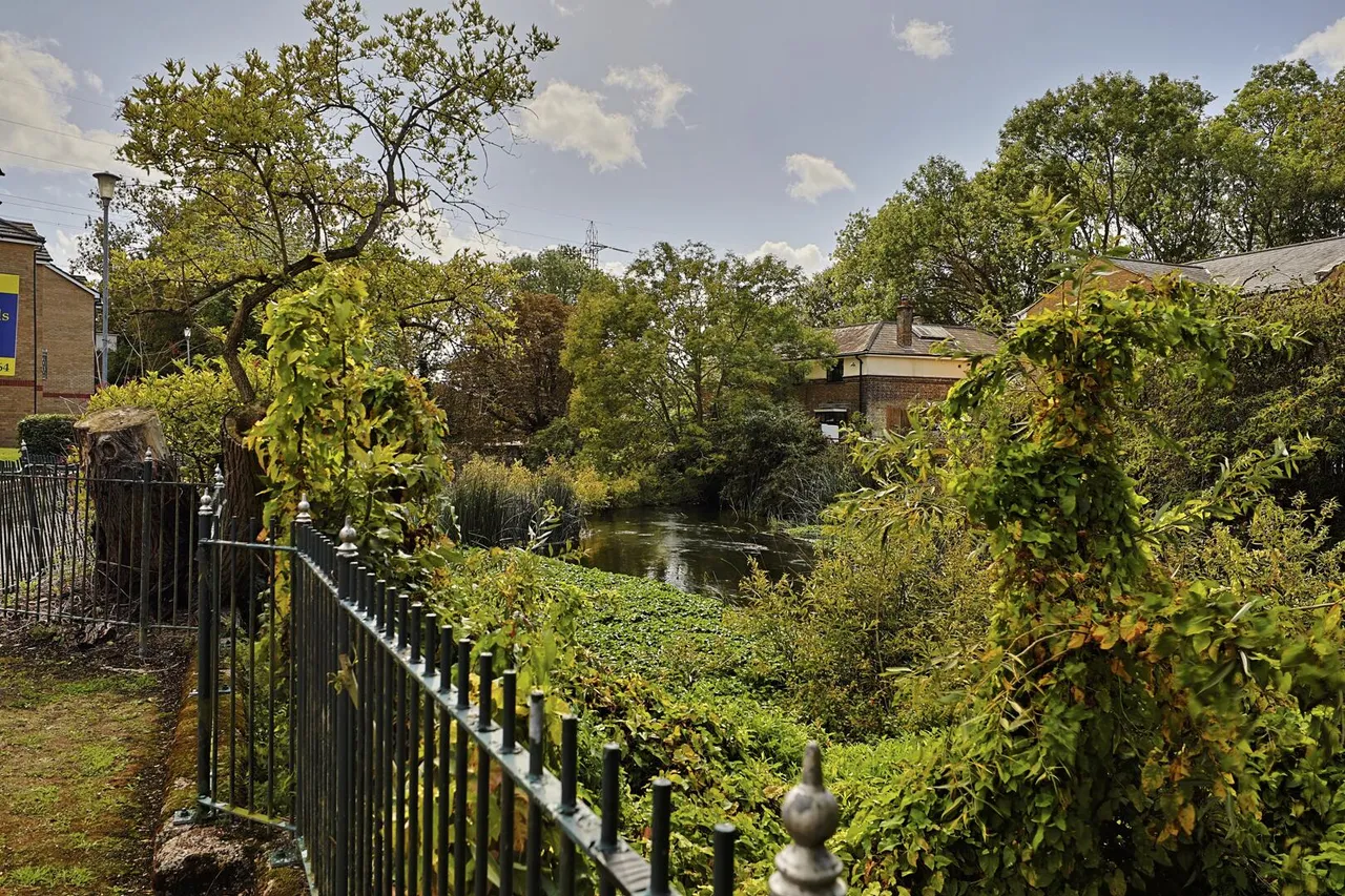 Harston Drive, Enfield, EN3, photo 32