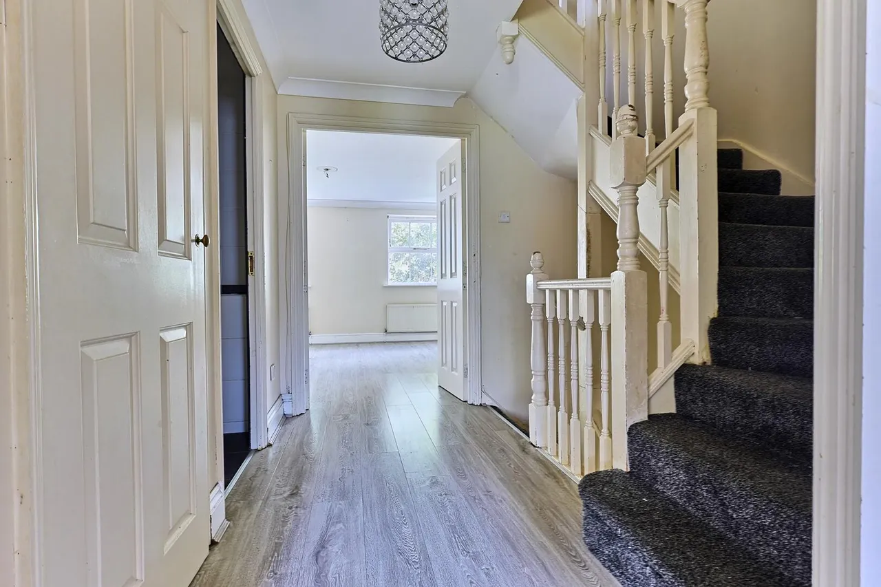 Harston Drive, Enfield, EN3, photo 17