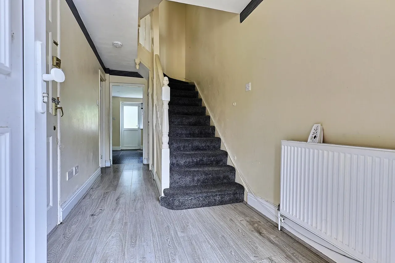 Harston Drive, Enfield, EN3, photo 4