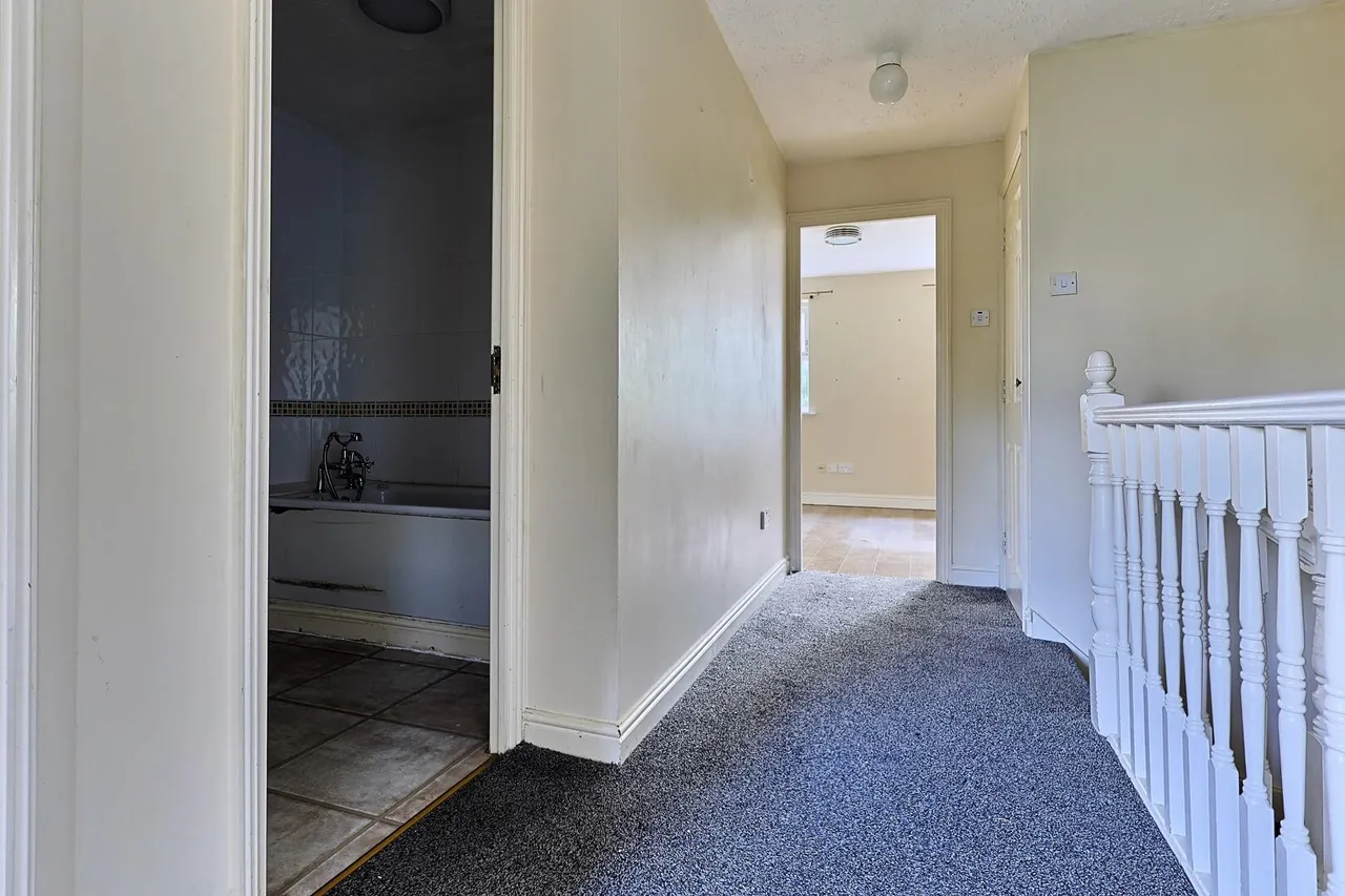 Harston Drive, Enfield, EN3, photo 13