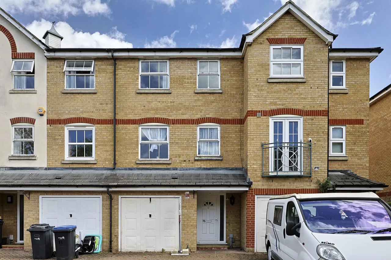Harston Drive, Enfield, EN3, photo 31