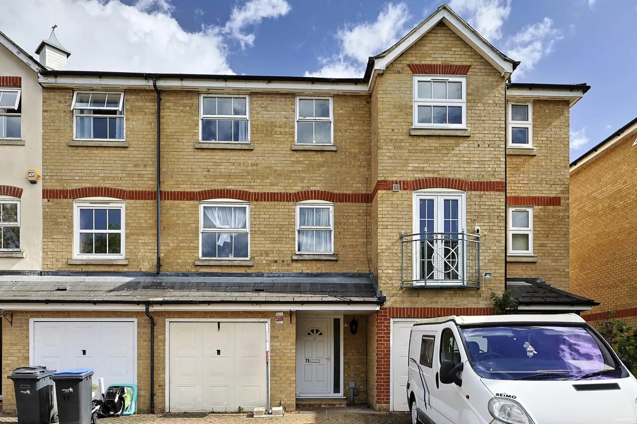 Harston Drive, Enfield, EN3, photo 2