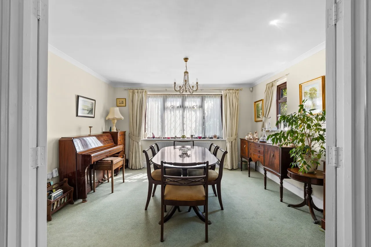 Hudsons, Tadworth, Surrey, KT20 5TZ, photo 2