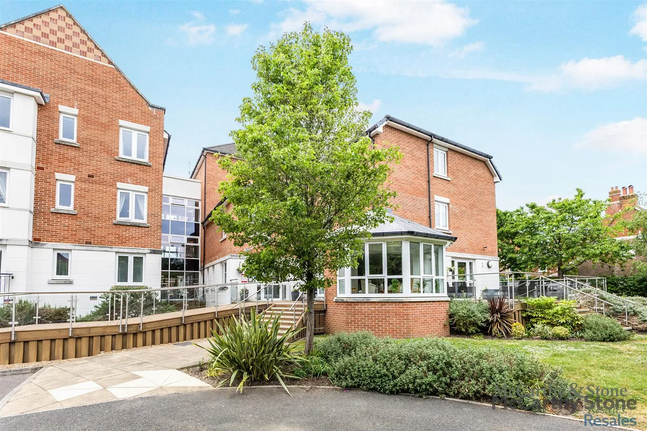 Abbotsmead Place, Caversham, RG4, photo 3
