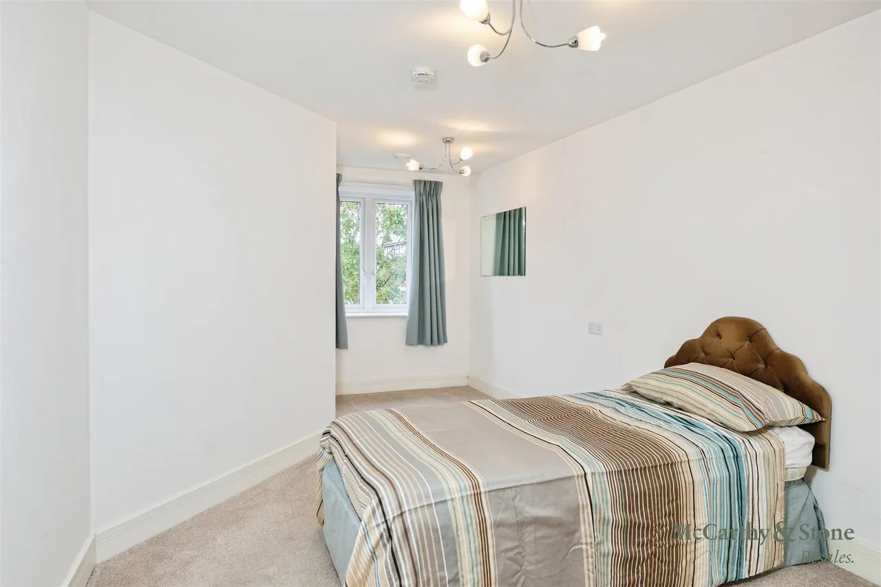 Abbotsmead Place, Caversham, RG4, photo 6