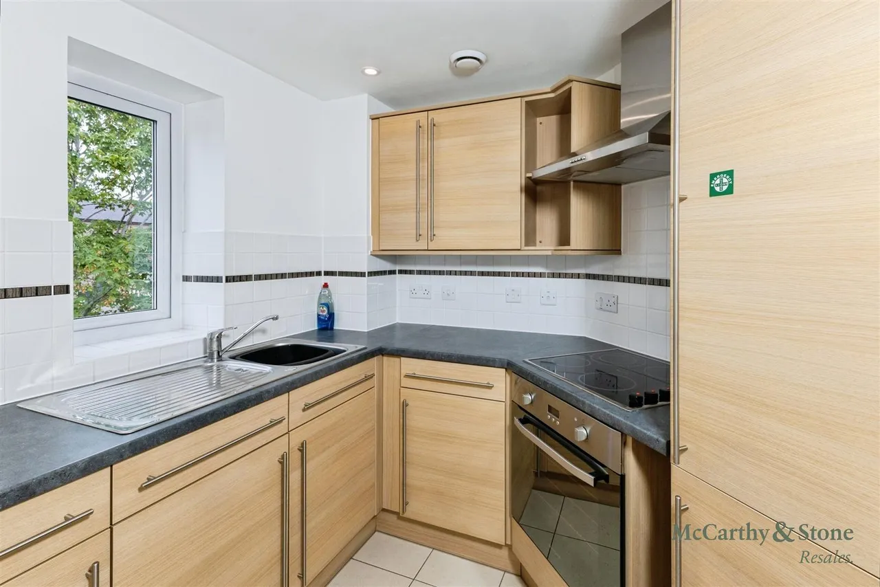 Abbotsmead Place, Caversham, RG4, photo 2