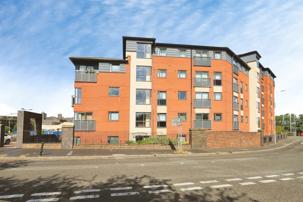2 bed flat for sale, Broad Gauge Way, Wolverhampton, WV10