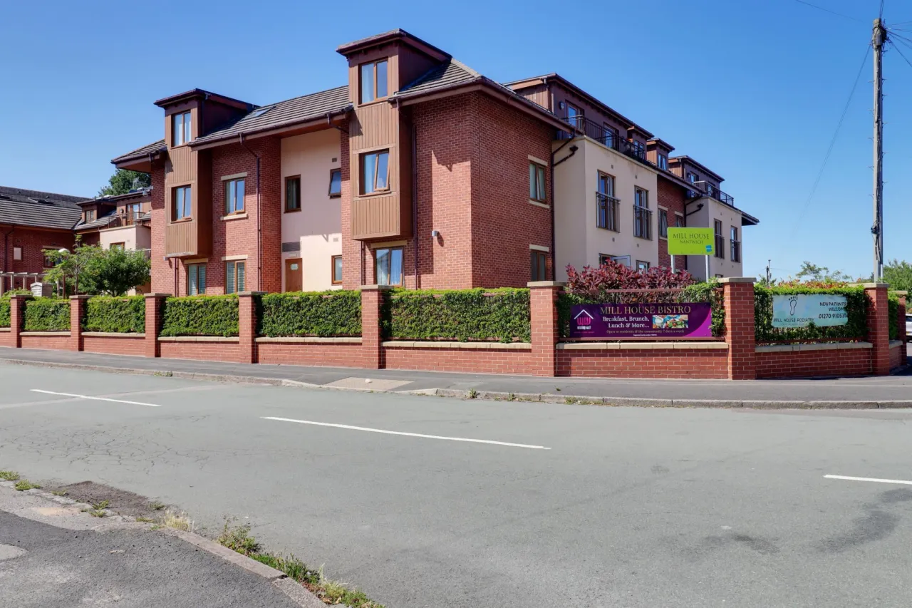 2 bed flat for sale, Queens Drive, Nantwich