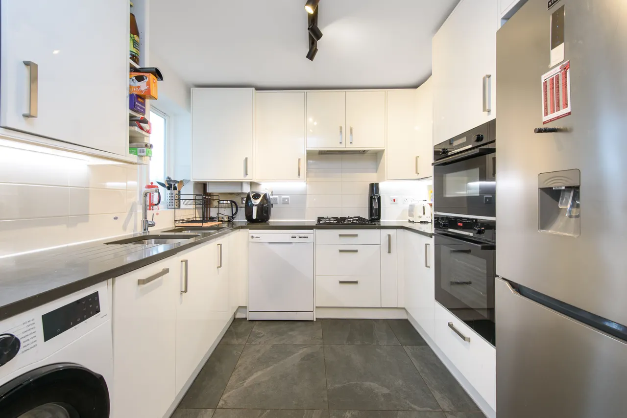 39 Heton Gardens, London, photo 5