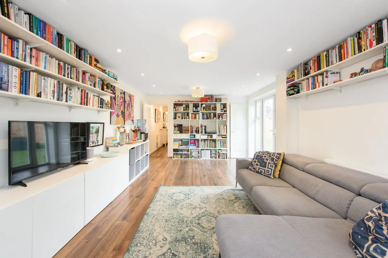 39 Heton Gardens, London, photo 2