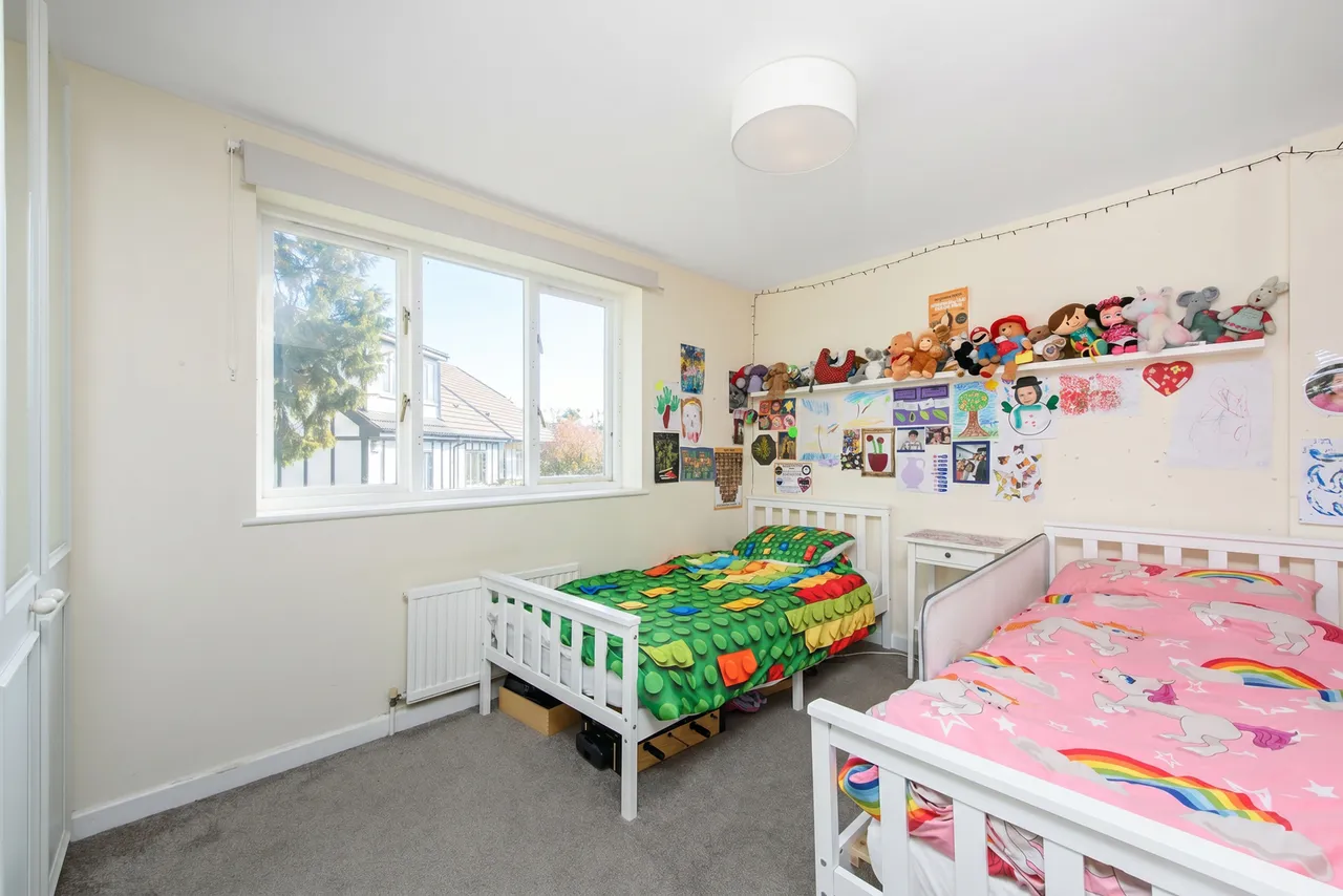 39 Heton Gardens, London, photo 6