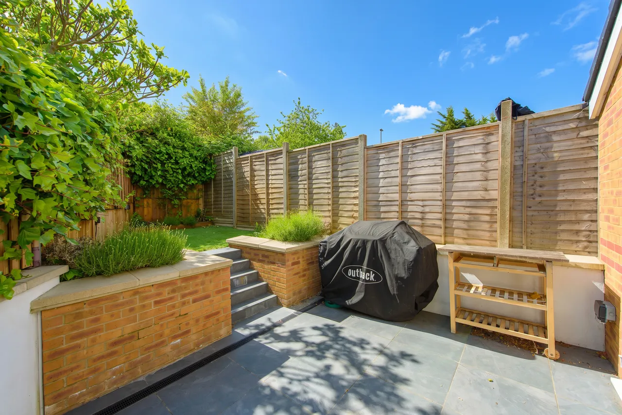 39 Heton Gardens, London, photo 9