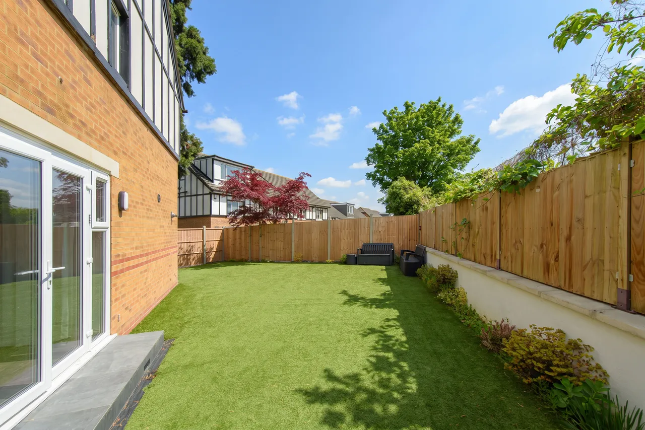 39 Heton Gardens, London, photo 11